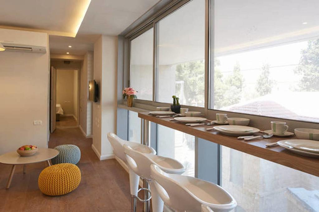 Chic & Quiet Apartments In City Center By Feelhome Jerusalem Rum bild